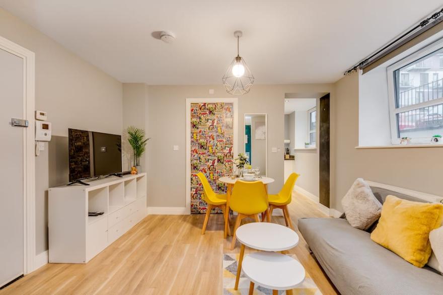 Modern Living Spacious Luxury Service Apartment Stevenage Town Centre
