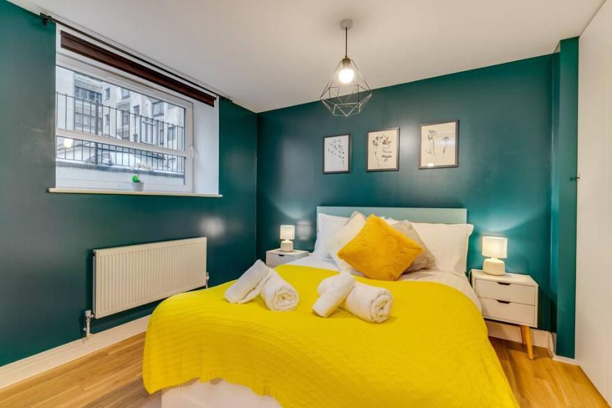 Modern Living Spacious Luxury Service Apartment Stevenage Town Centre