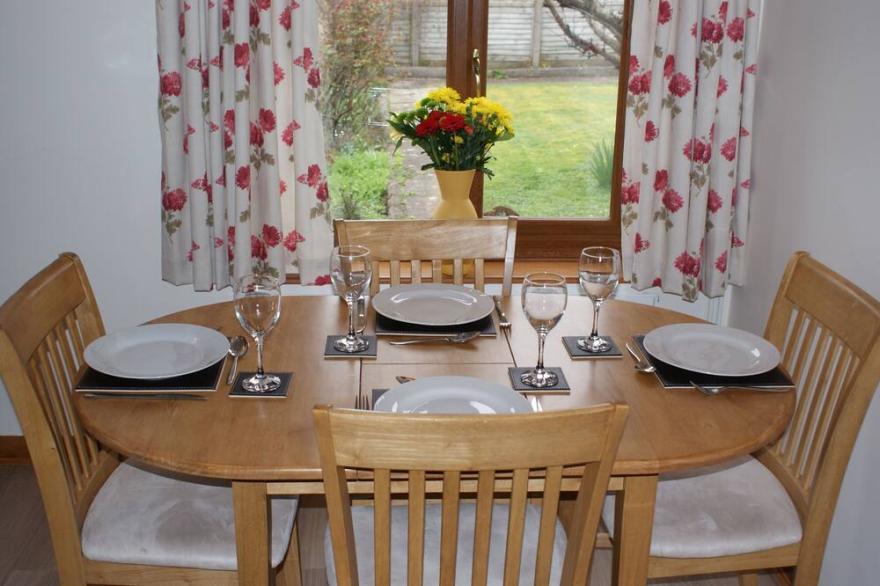 close to Bude beaches, family friendly, quiet village, wifi, private parking