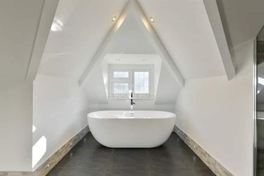 Exclusive kingswood Warren estate luxury apartment