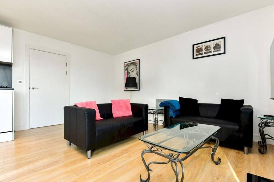 Pass the Keys | Perfectly Located 2 Bed Flat