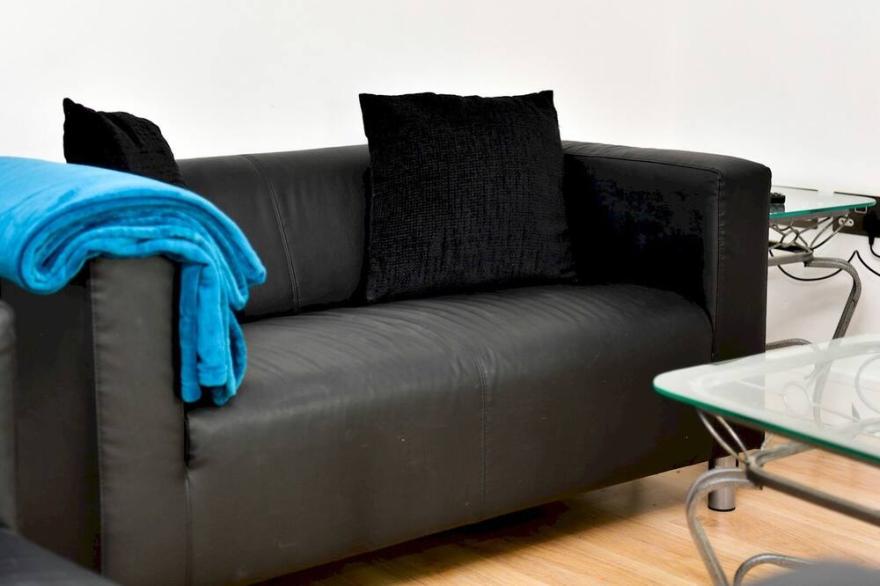 Pass the Keys | Perfectly Located 2 Bed Flat