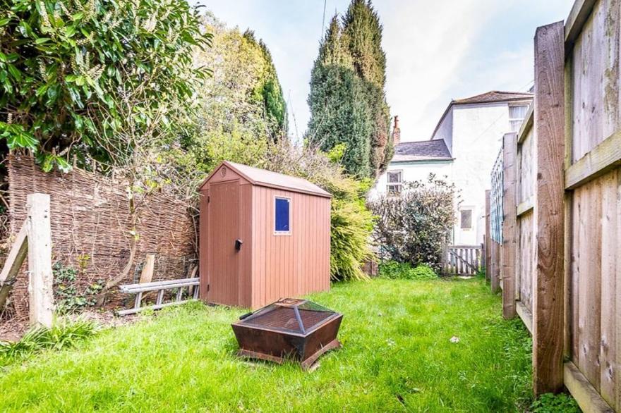 Pass the Keys | Cottage with garden tucked away in central Exeter
