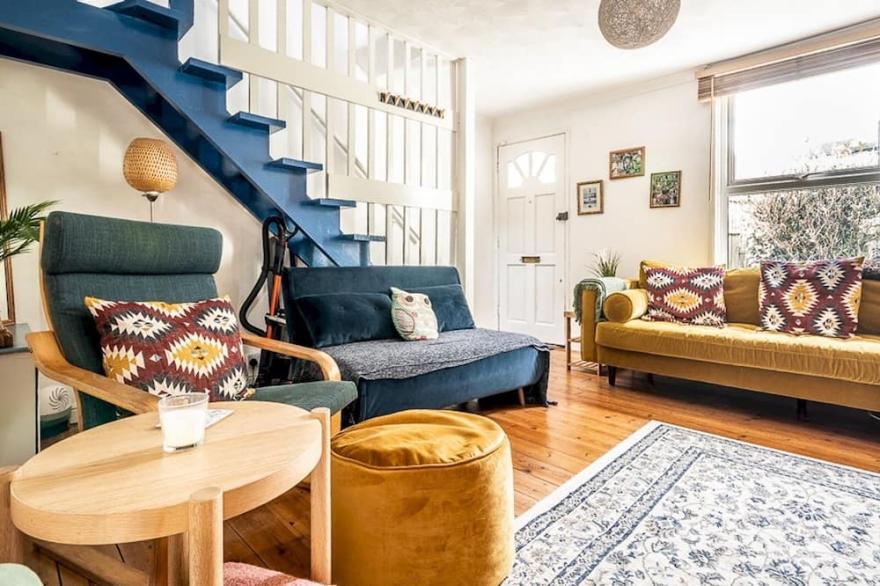 Pass the Keys | Cottage with garden tucked away in central Exeter