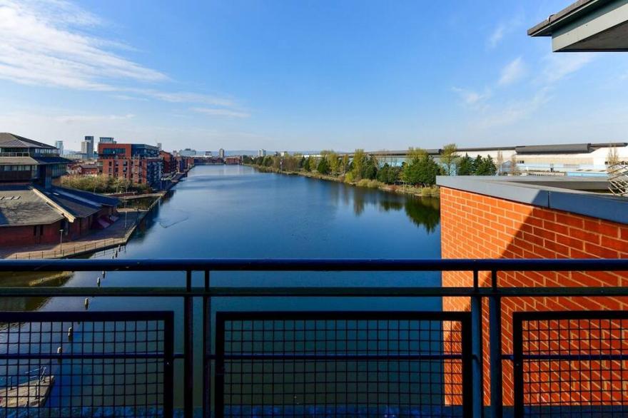 Pass the Keys | 2 Bedroom Waterside Apartment