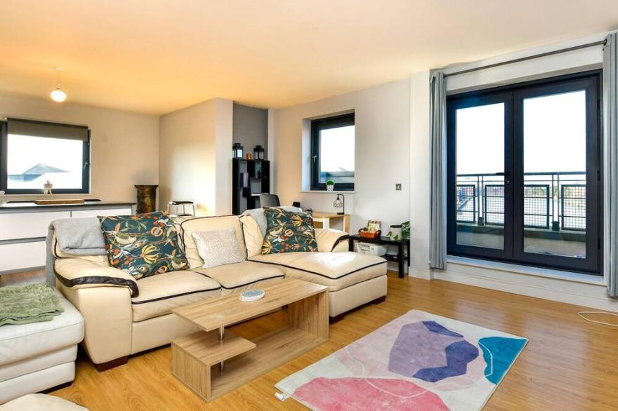 Pass the Keys | 2 Bedroom Waterside Apartment