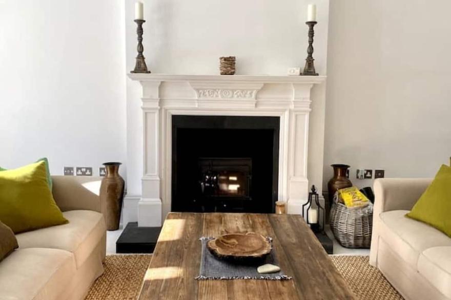 Perfect Retreat in Luxury & Historical Manor House