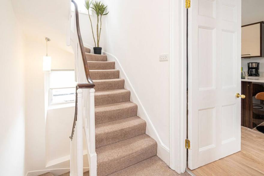 Spacious 4 Bedrooms House near Baker Street