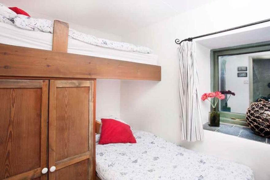 Girl Annie, Beach Cottage, Great Sea-Views, Garden