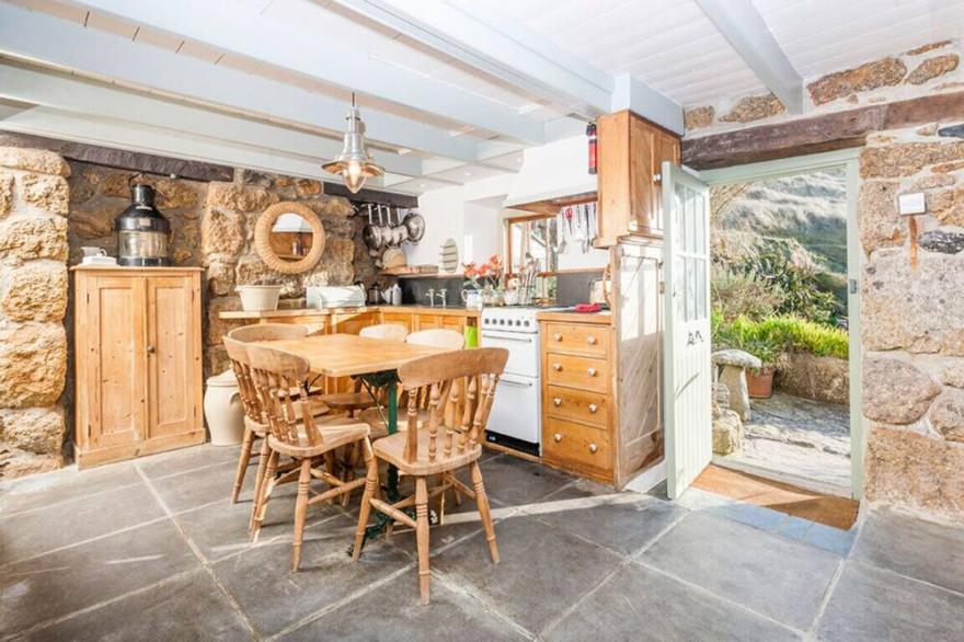 Whitebreakers, Beach Cottage, Sea-views, Garden