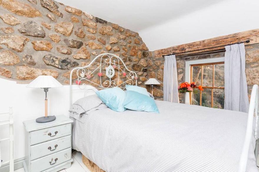 Whitebreakers, Beach Cottage, Sea-views, Garden