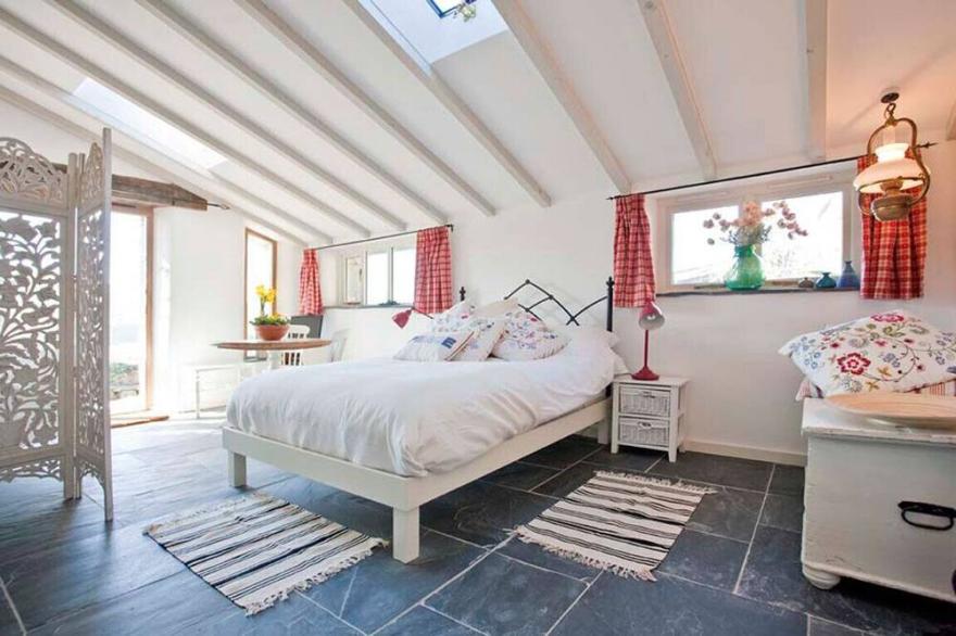 Beach Cottage, Sea views, Garden, Amazing Location