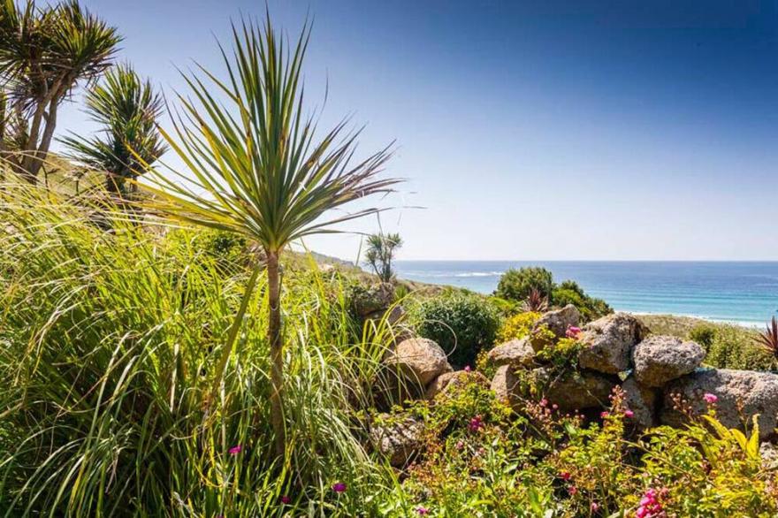 Little Petra, Beach Cottage, Sea Views, Garden