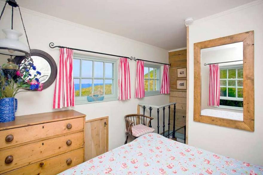 Little Petra, Beach Cottage, Sea Views, Garden