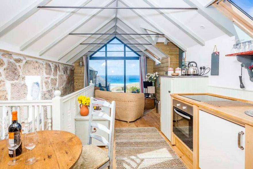 Sandpipers, Beach Cottage, Great Sea Views, Patio