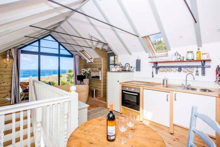 Sandpipers, Beach Cottage, Great Sea Views, Patio