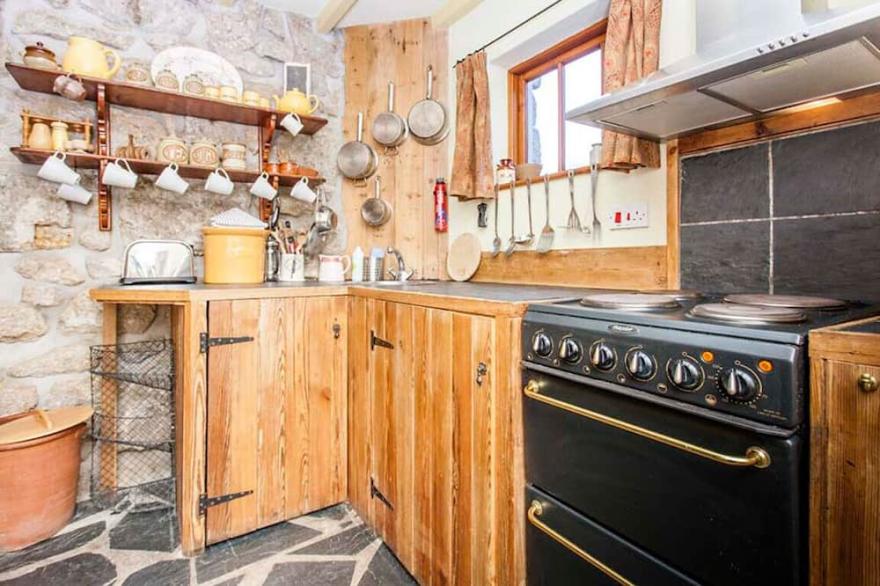 Cat's Cradle, Beach Cottage, in Amazing Location