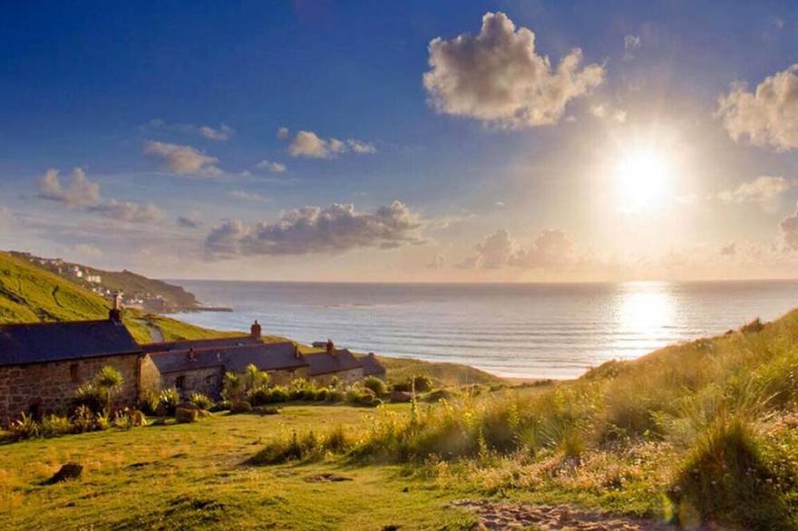 Cat's Cradle, Beach Cottage, in Amazing Location