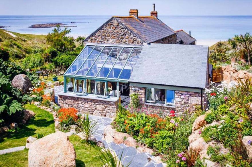 Castaways, Beach Cottage, Sea View, Garden & Patio