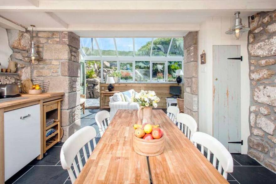 Castaways, Beach Cottage, Sea View, Garden & Patio