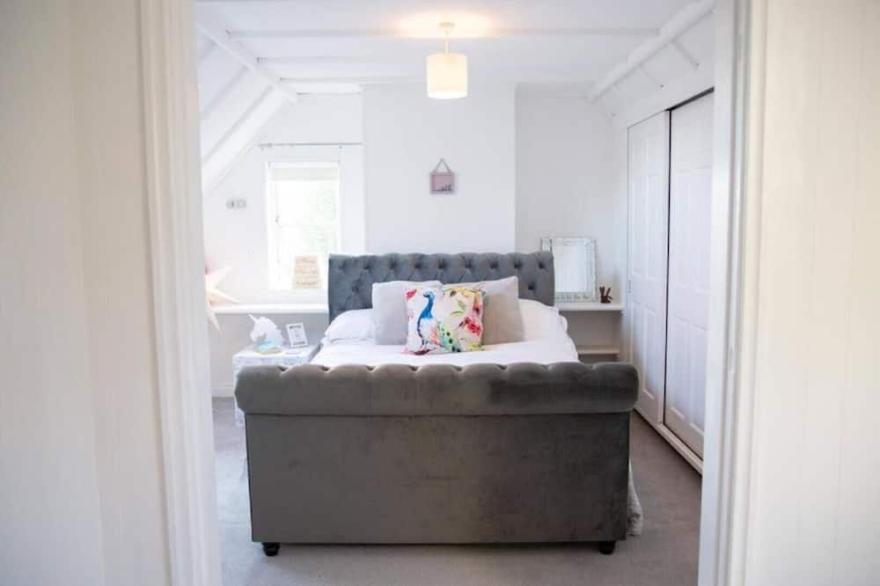 Orchard House, Richmond with hot tub, games room & parking
