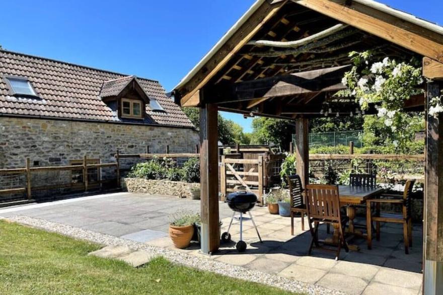 Whatley Cottage, Rural Retreat. Pet Friendly.