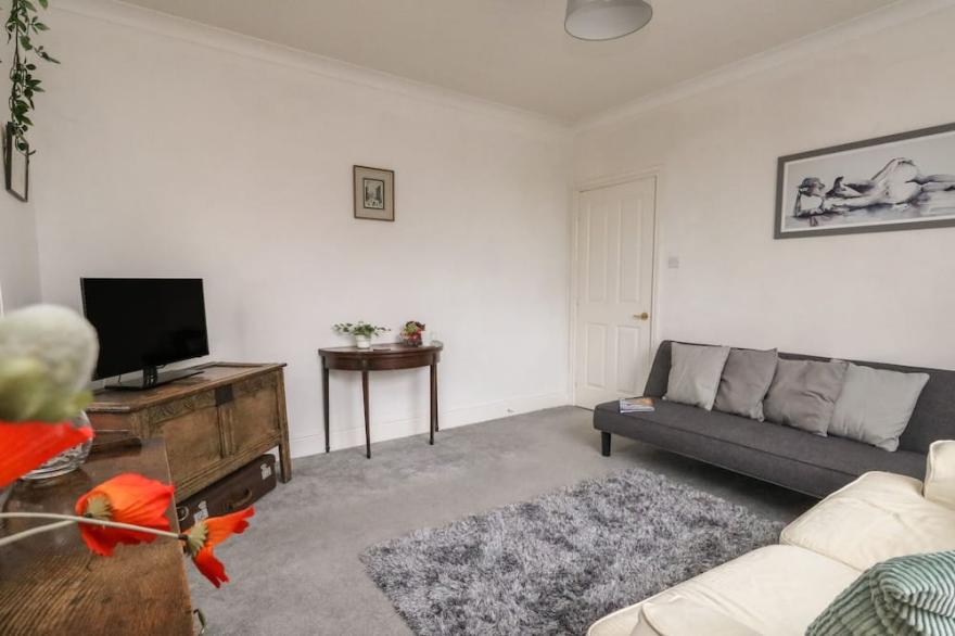 VICTORIA COURT, pet friendly, character holiday cottage in Weymouth