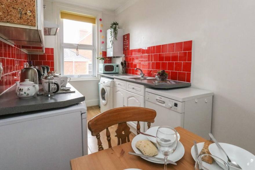 VICTORIA COURT, pet friendly, character holiday cottage in Weymouth