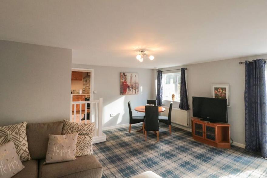 ROSE COTTAGE, pet friendly, character holiday cottage in Castleton