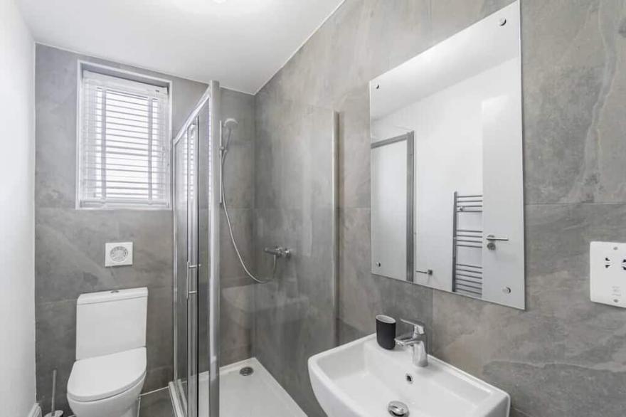 Racing & Royalty: 2-Bed, Ascot & Windsor, Parking