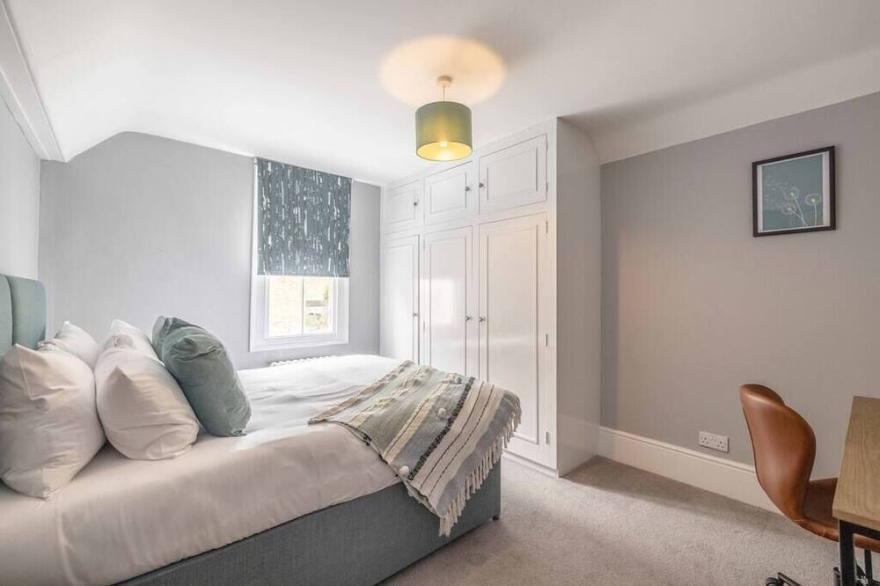 Stylish Home Central Windsor-Walk 2 All The Sights
