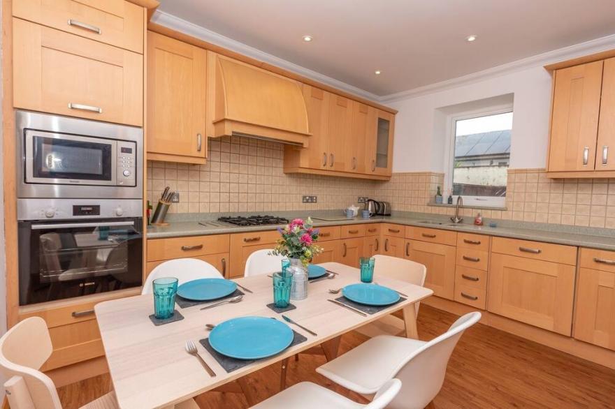 Dudley House - Two Bedroom House, Sleeps 6
