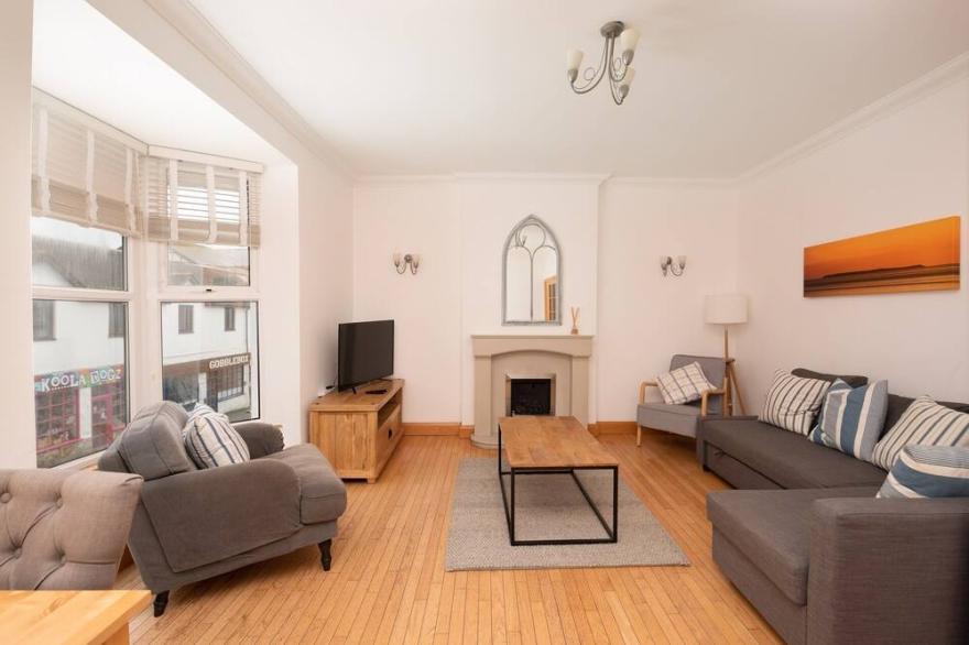 Dudley House - Two Bedroom House, Sleeps 6