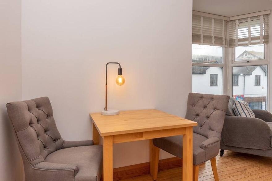 Dudley House - Two Bedroom House, Sleeps 6