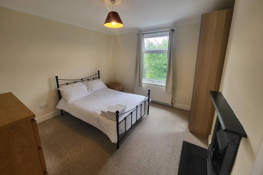 Spacious Central 5 Bedroom House by Tube Station