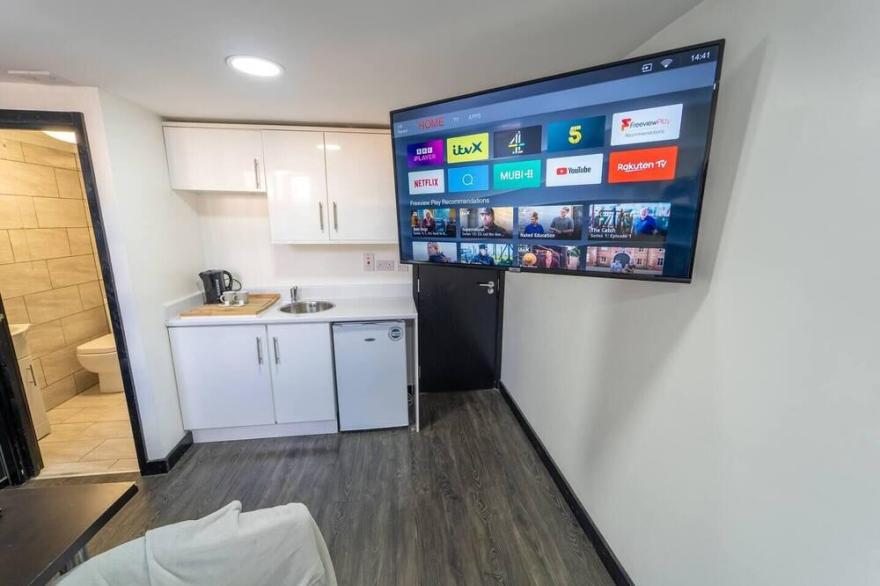 Modern cosy studio available