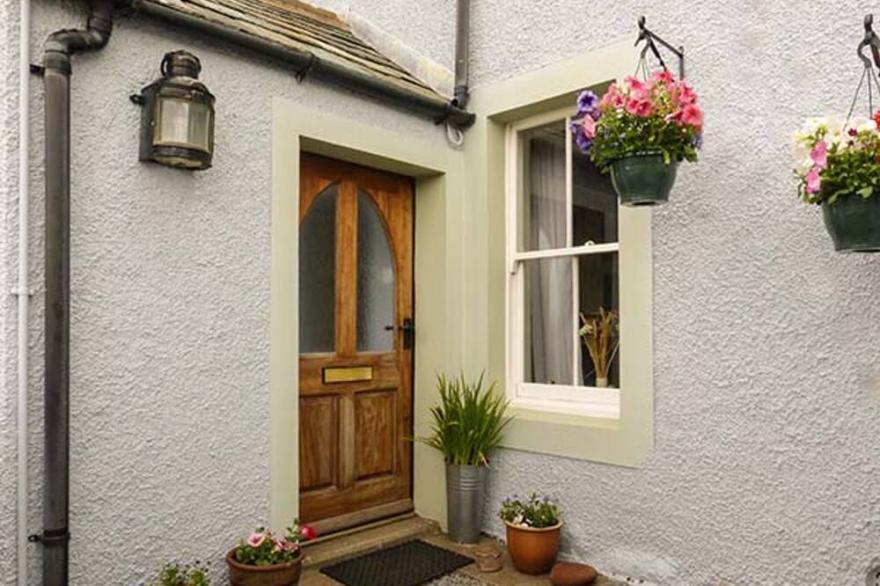 GULLS HATCH, family friendly, character holiday cottage in Allonby
