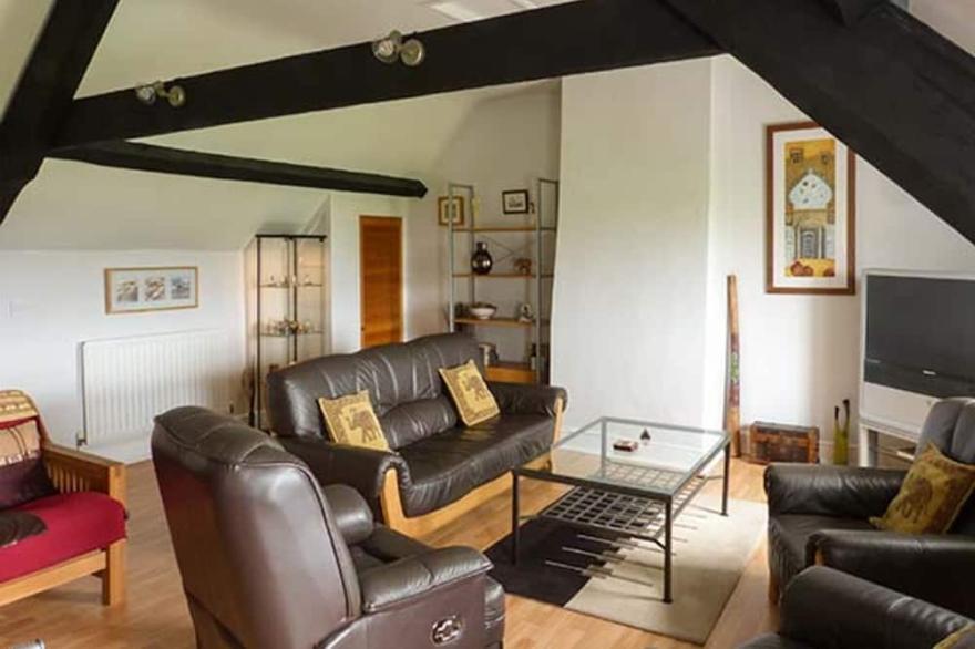 GULLS HATCH, family friendly, character holiday cottage in Allonby