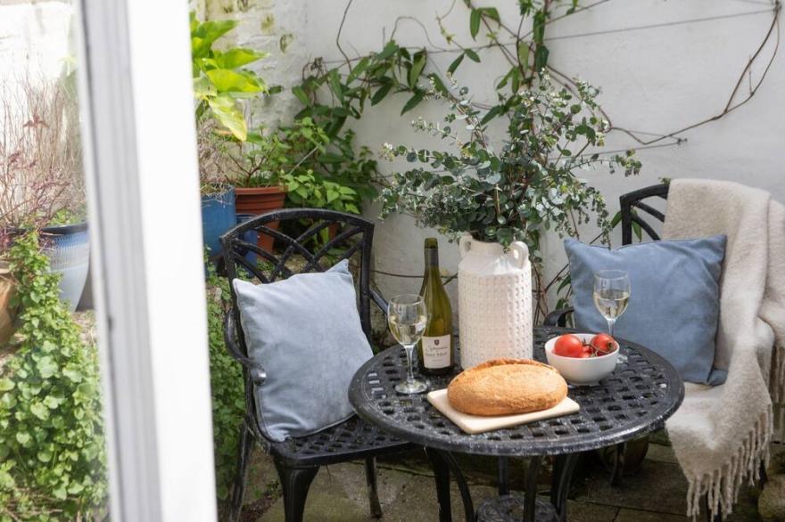 Saffron Cottage -  a cottage that sleeps 4 guests  in 2 bedrooms