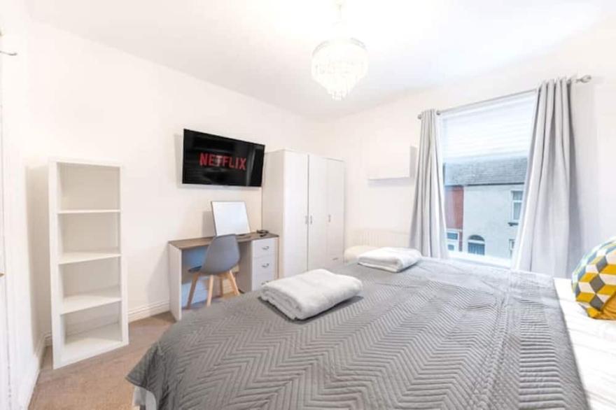 *King Bed* Comfy City House