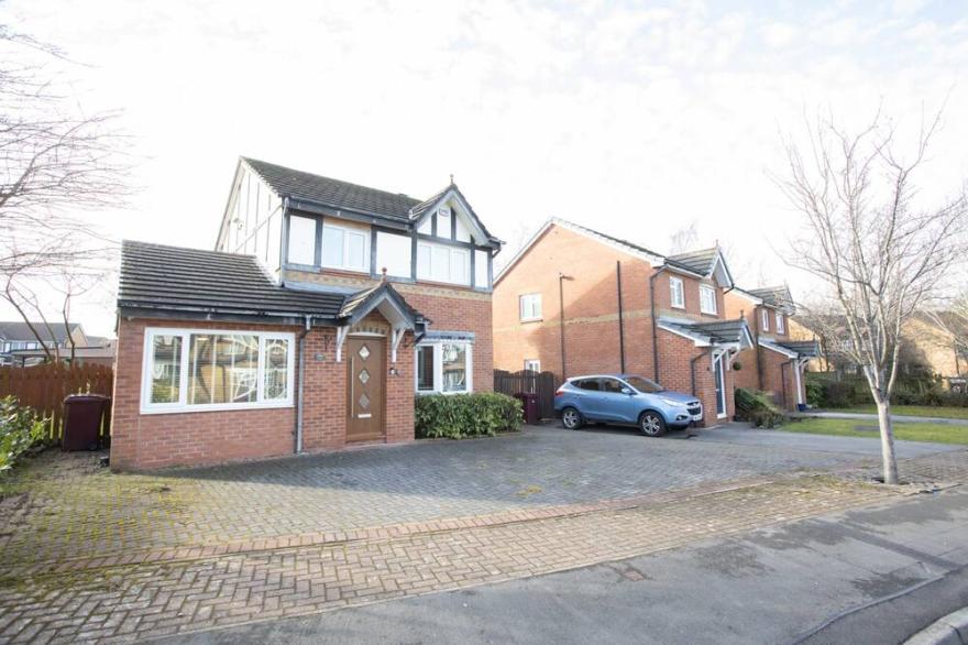 Renfrew House - Detached 5 bedrooms House - Bolton