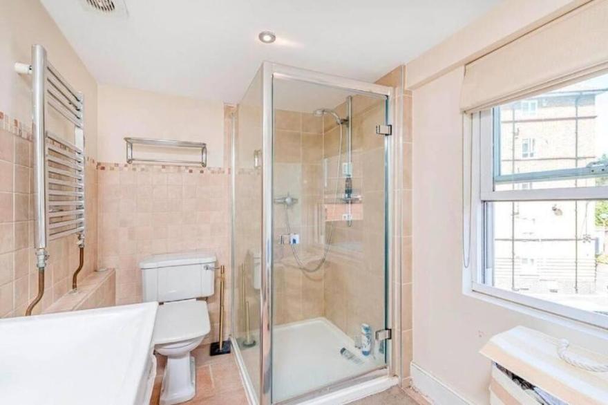 Four Bedroom House in Hammersmith