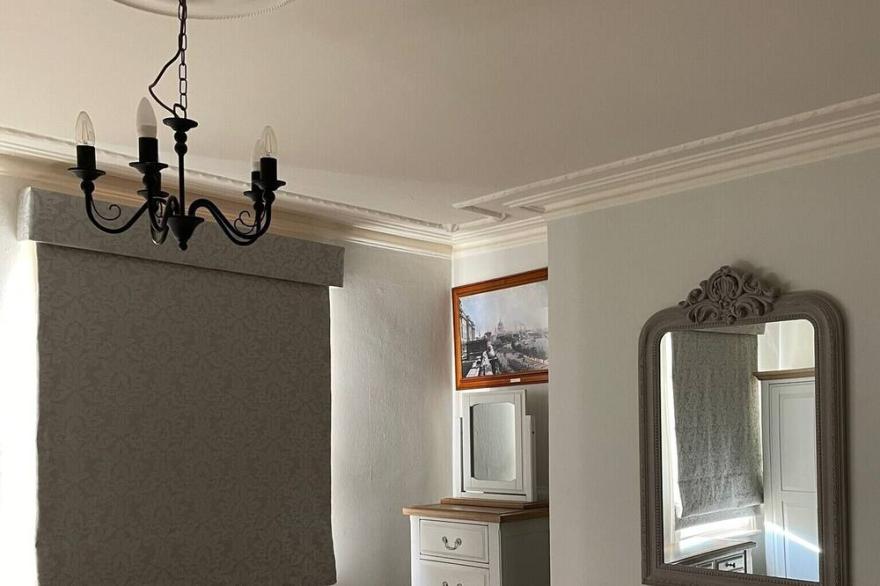 Four Bedroom House in Hammersmith