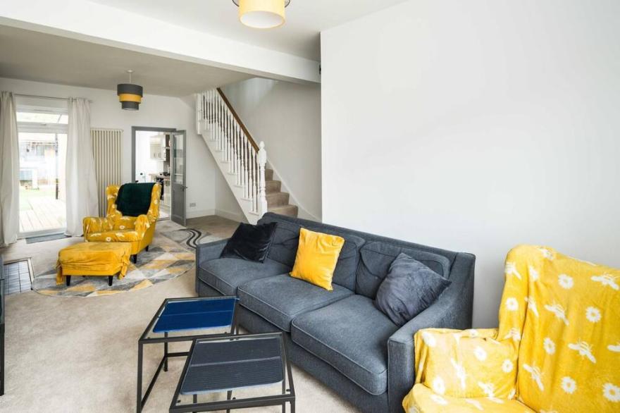 Sleek and Sophisticated 2BD Home Tottenham