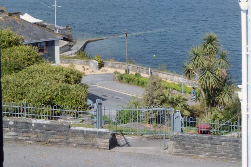 Bright airy cottage in Falmouth