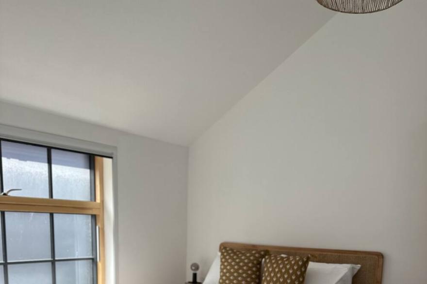 Ideal Bristol getaway - 3 bed harbourside home