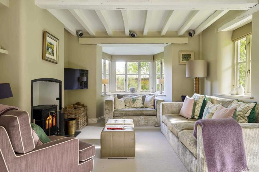 Langley Park - Seven Bedroom Villa, Sleeps 12