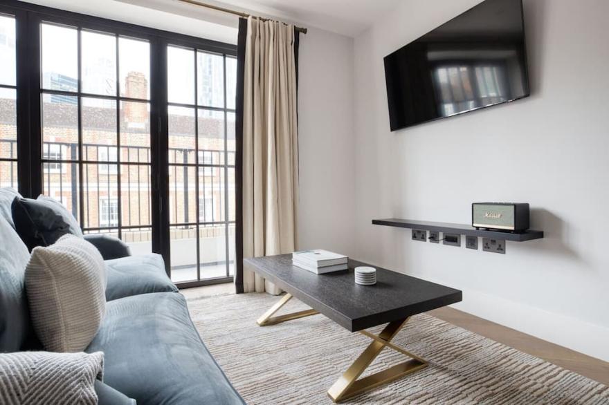 New Shoreditch 1BR nr Aldgate East Station, by Blueground