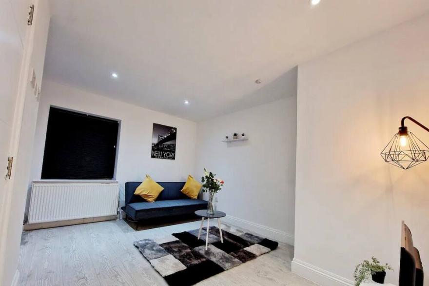 Deluxe 2 Bed Apartment in Uxbridge