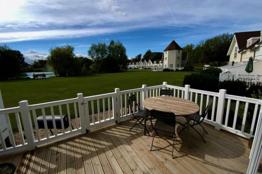 Welcome to 'ThatOne' our Cotswold Lakeside holiday home.